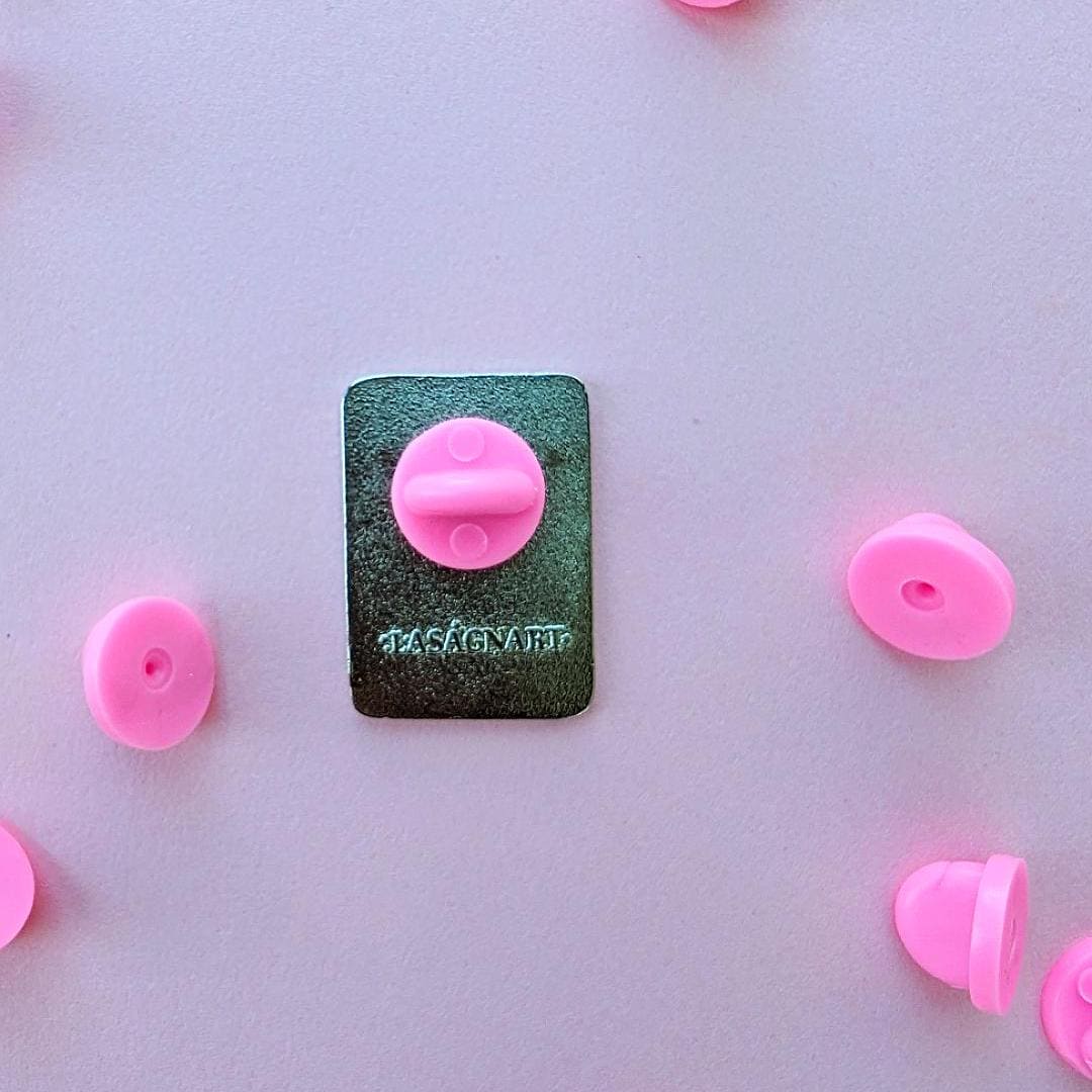 Wild Card Enamel Pin - Cute Pin Badge Gift for Card Game Fans, Geeky Nerdy Gift for Family & Kids, Enamel Pin Inspired by the Uno Card Game