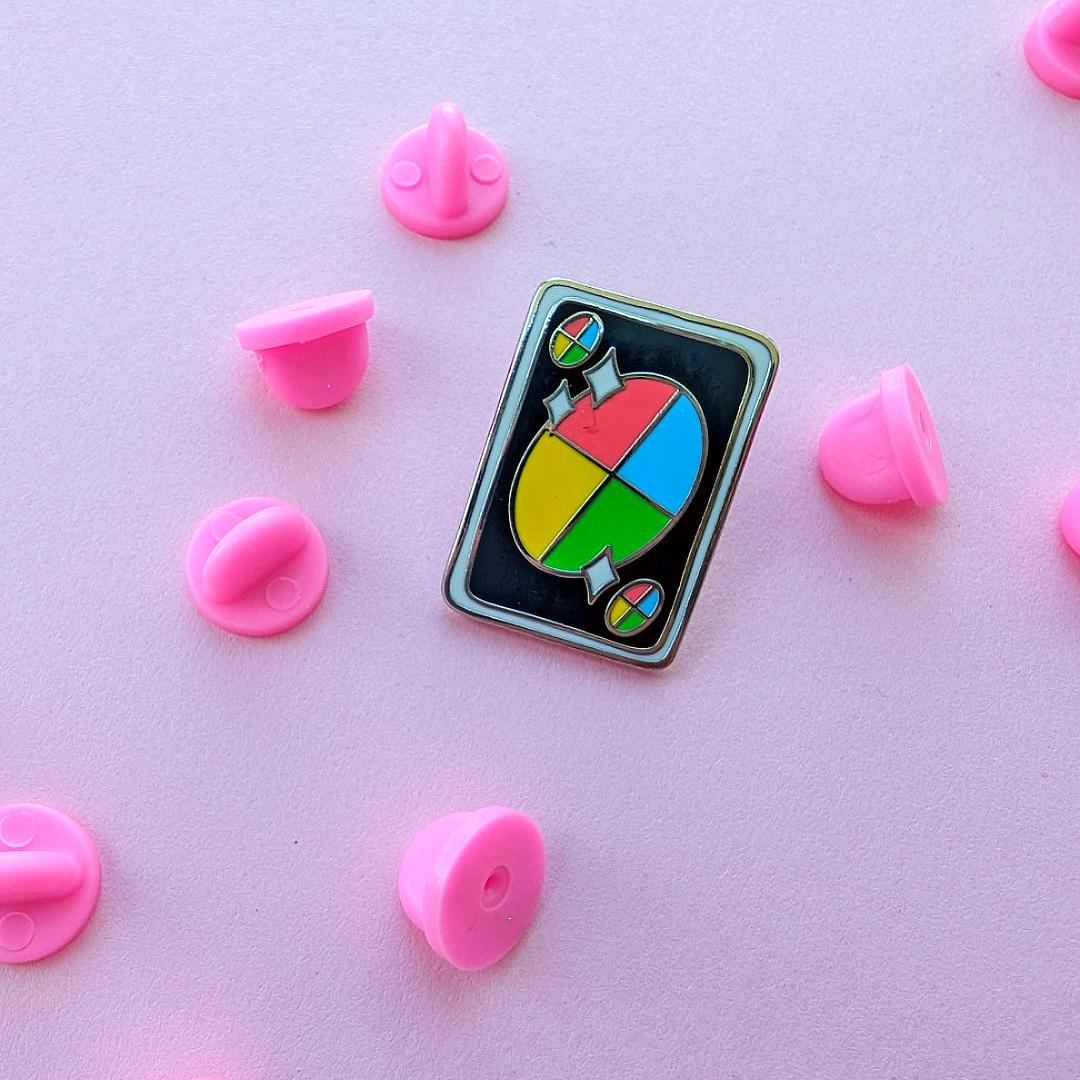 Wild Card Enamel Pin - Cute Pin Badge Gift for Card Game Fans, Geeky Nerdy Gift for Family & Kids, Enamel Pin Inspired by the Uno Card Game